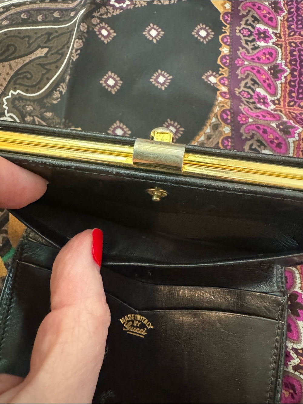 Vintage Gucci Black Leather Wallet with Gold horsebit Hardware - Picture 9 of 14